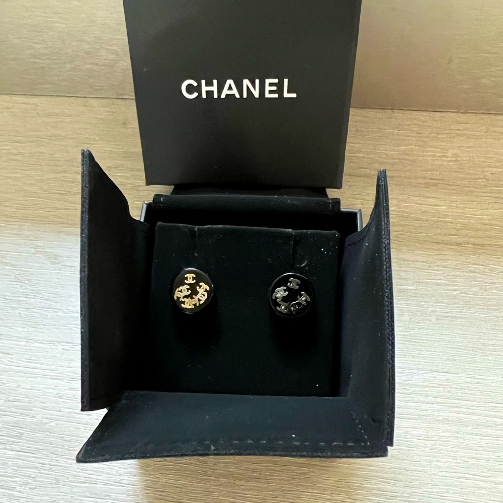 Chanel black acrylic earrings